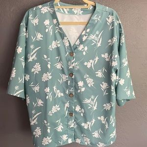 Beautiful floral blouse in EUC